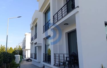 Çatalköy’de Dağ ve Deniz Manzaralı – Teraslı Daireler