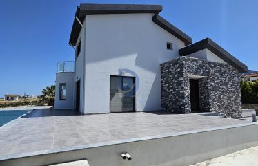Önü Kapanmaz deniz manzaralı 3+1 villa
