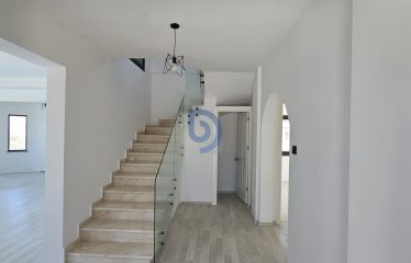 Önü Kapanmaz deniz manzaralı 3+1 villa