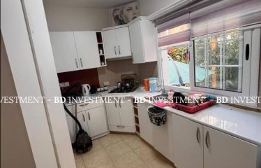 GİRNE MERKEZ’DE KİRALIK BAHÇELİ GÜZELLİK SALONU – 3+1 ZEMİN KAT