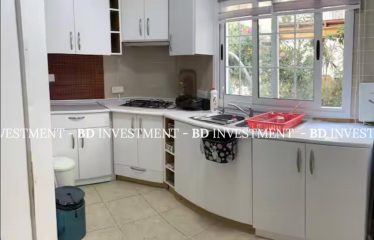 GİRNE MERKEZ’DE KİRALIK BAHÇELİ GÜZELLİK SALONU – 3+1 ZEMİN KAT