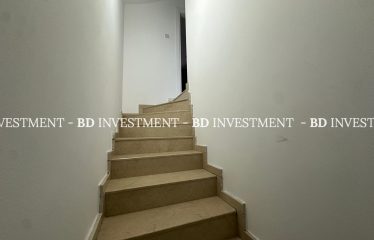 GİRNE MERKEZDE EŞYALI KİRALIK TRİPLEKS VİLLA