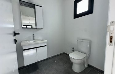 HASPOLAT’TA SATILIK GENİŞ VİTRİNE SAHİP SENDE KATLI DÜKKAN – 205 m²