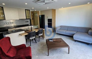 Karşıyaka’da Dağ ve Deniz Manzaralı İkiz Villalar