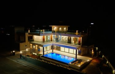 Ultra Lüks Türk Koçanlı Villa | 4+1 | 460 m² Kapalı Alan | Özel Havuz + Sinema Odası Altyapılı