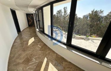 Girne Merkezinde Tüm Vergiler Ödenmiş, Full Eşyalık Lüks Daire