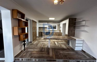 Yenikent Bölgesinde Tamamen Yenilenmiş Satılık İkiz Villa