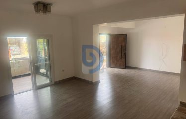 Yenikent Bölgesinde Tamamen Yenilenmiş Satılık İkiz Villa