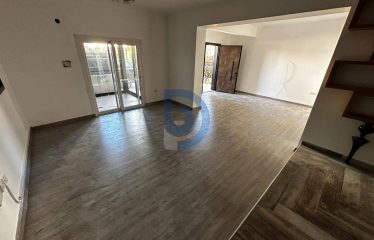 Yenikent Bölgesinde Tamamen Yenilenmiş Satılık İkiz Villa