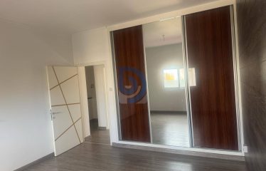 Yenikent Bölgesinde Tamamen Yenilenmiş Satılık İkiz Villa