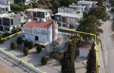 Edremit’de Geniş Arazi İçinde Dağ ve Deniz Manzaralı Villa