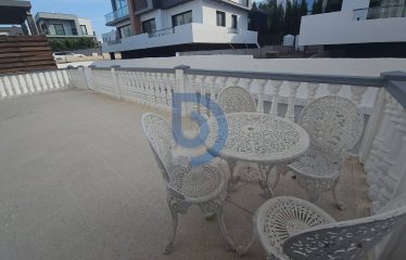 Edremit’de Geniş Arazi İçinde Dağ ve Deniz Manzaralı Villa