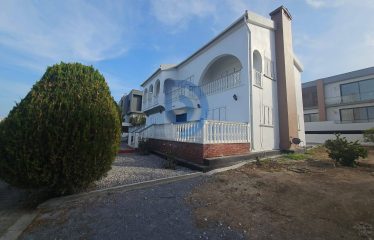 Edremit’de Geniş Arazi İçinde Dağ ve Deniz Manzaralı Villa