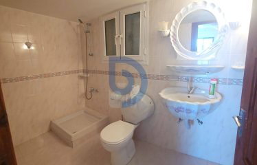 Edremit’de Geniş Arazi İçinde Dağ ve Deniz Manzaralı Villa