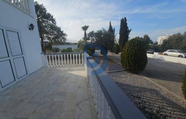 Edremit’de Geniş Arazi İçinde Dağ ve Deniz Manzaralı Villa