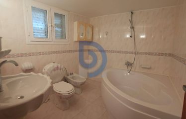 Edremit’de Geniş Arazi İçinde Dağ ve Deniz Manzaralı Villa