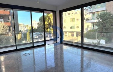 Girne Merkezinde Anacadde Cepheli Ofis