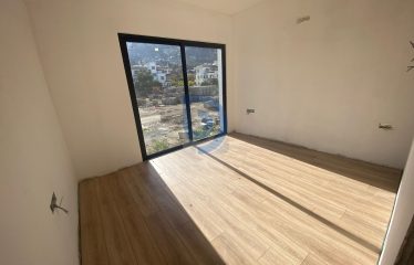 Girne Lapta Fırsat Fiyatlı Satılık Penthouse ve Ara Kat Daireler