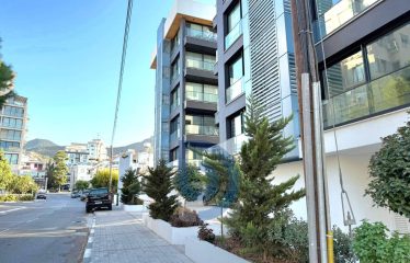 Girne Merkezinde Anacadde Cepheli Ofis