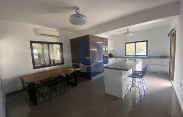 Lapta Satılık Özel Havuzlu Villa