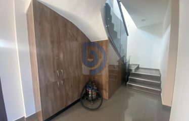 Lapta Satılık Özel Havuzlu Villa