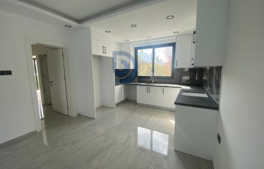 Alsancak Satılık 3+1 Zemin Kat Bahçeli Daire