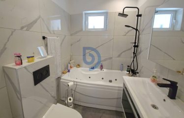 Yeşiltepe’de Acil Satılık 1804 m² Bahçe İçinde 3+1 Villa