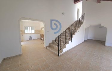 İskele’de Sahile 200 Metre Mesafede 4+1 Gerniş Bahçeli Villa