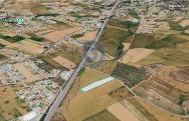 Girne /Lefkoşa Anayola 70 Metre Mesafede Arazi