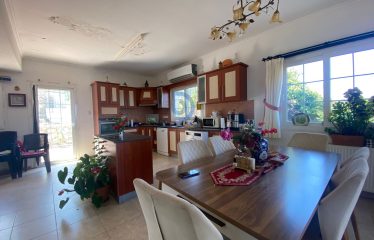 Girne Lapta Satılık Özel Havuzlu 4+1 Villa