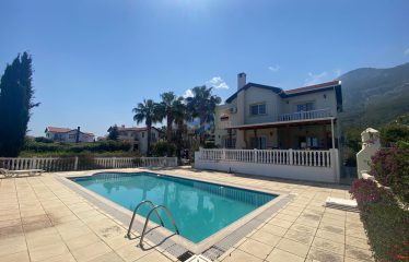 Girne Lapta Satılık Özel Havuzlu 4+1 Villa