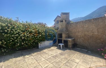 Karşıyaka Satılık Özel Havuzlu Taş Villa