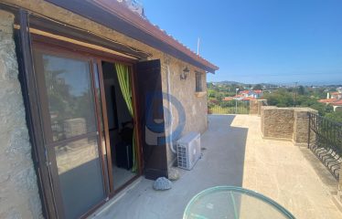 Karşıyaka Satılık Özel Havuzlu Taş Villa