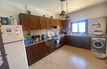 Karşıyaka Satılık Özel Havuzlu Taş Villa