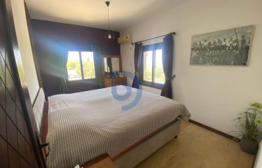 Karşıyaka Satılık Özel Havuzlu Taş Villa