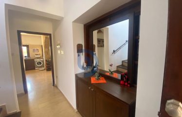 Karşıyaka Satılık Özel Havuzlu Taş Villa