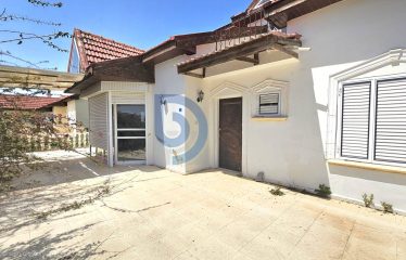 İskele’de Sahile 200 Metre Mesafede 4+1 Gerniş Bahçeli Villa