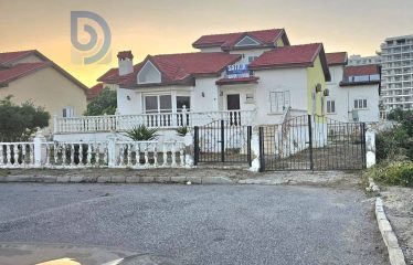 İskele’de Sahile 200 Metre Mesafede 4+1 Gerniş Bahçeli Villa