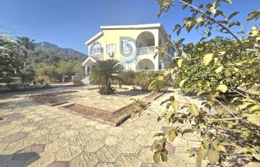 Edremit’de 1269 m² Bahçe Alanına Sahip Tam Müstakil Villa