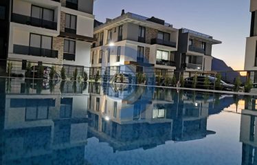 Kıbrıs Girne Lapta Bölgesinde Merkezi Isıtma ve Soğutma Sistemli , Site İçinde Satılık 1+1 Daire