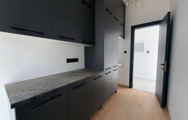 Kıbrıs Girne Çatalköy Bölgesinde Satılık 6+1 Triplex Villa