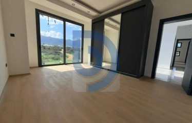 Kıbrıs Girne Çatalköy Bölgesinde Satılık 6+1 Triplex Villa