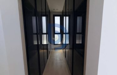 Kıbrıs Girne Çatalköy Bölgesinde Satılık 6+1 Triplex Villa