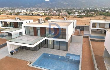 Çatalköy’de Muhteşem Manzaralı ,Denize Sıfır Ultra Lüx Villa