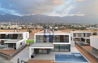 Çatalköy’de Muhteşem Manzaralı ,Denize Sıfır Ultra Lüx Villa