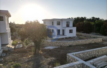 Kıbrıs Girne Çatalköy Satılık 3+1 Sıfır Villalar