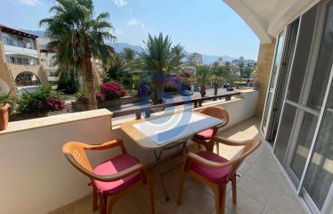 Kıbrıs Girne Merkezde Geniş Eşyalı 3 +1 Satılık Site İçinde Daire