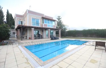 Kıbrıs Girne Çatalköy’de Önü Kapanmaz Geniş Bahçeli Villa