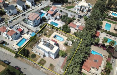 Kıbrıs Girne Karşıyaka 1410 m² Arsaya Sahip , Sahile 300 Metrede 3+1 Villa