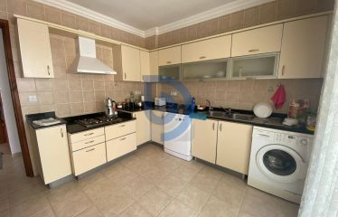 Kıbrıs Girne Merkezde Geniş Eşyalı 3 +1 Satılık Site İçinde Daire